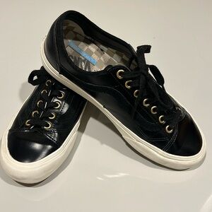 VANS • UltraCush / Black Leather Sneakers/ Unisex Style/ Women 9 * Men 7.5